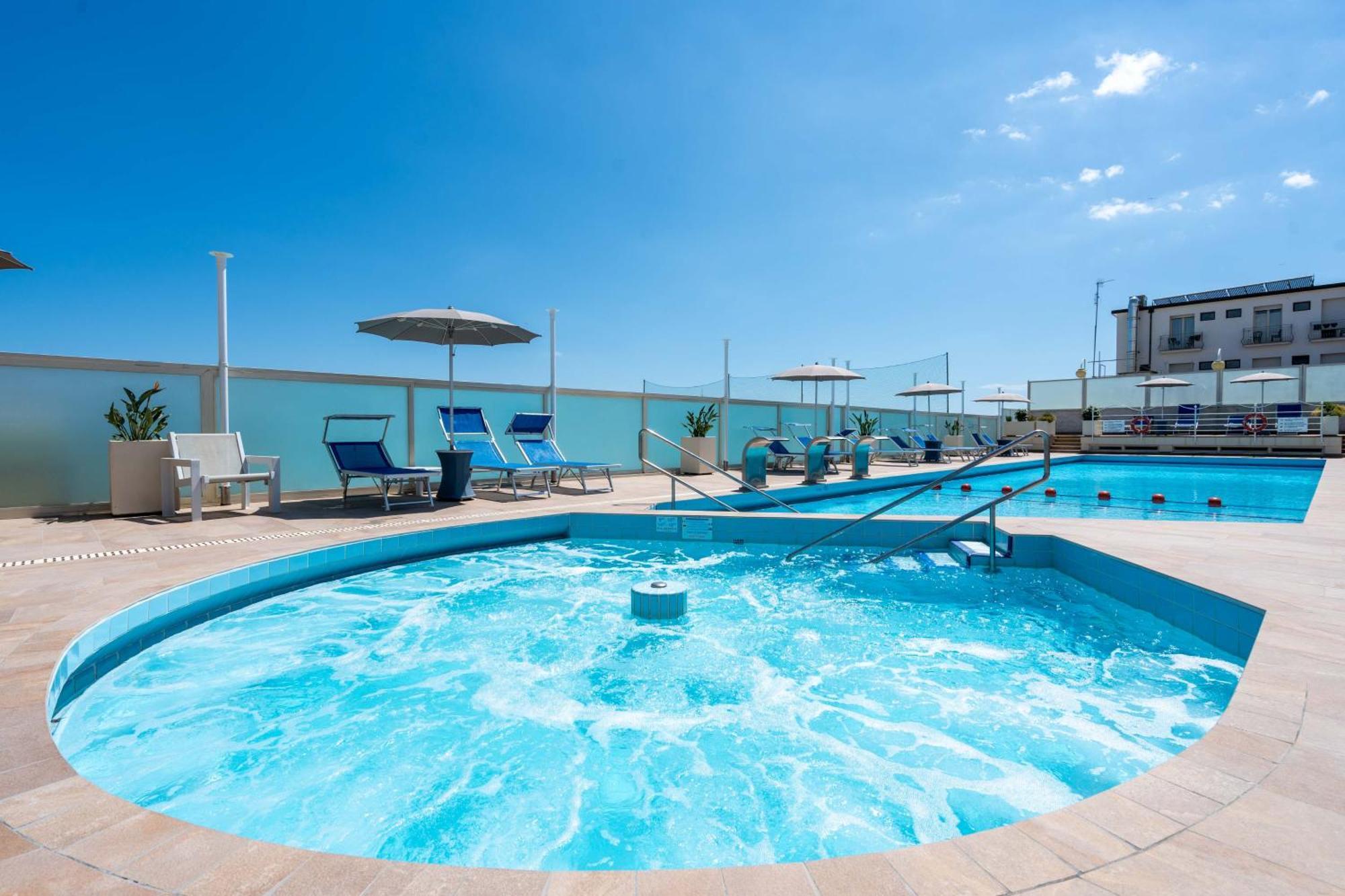 Hotel Excelsior Cesenatico Eksteriør bilde
